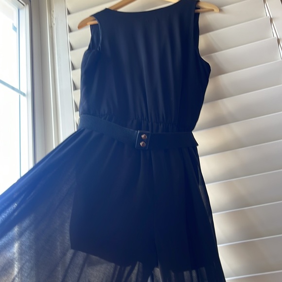 Jumper size M sleeveless belt waist, Sexy V neck, lining inside shorts - Picture 13 of 16